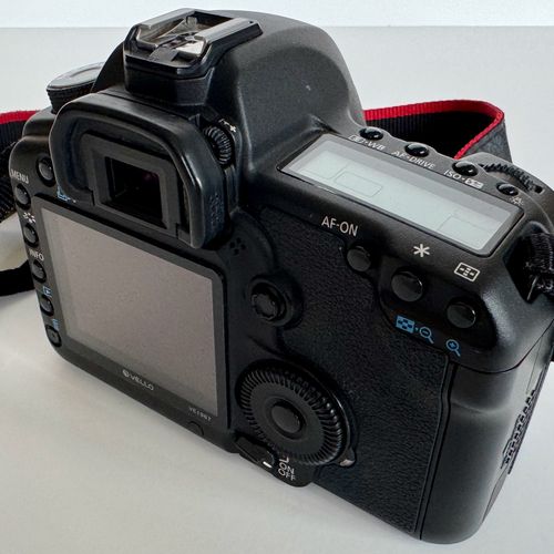 thumbnail-6 for Canon 5D Mark II - 24-105mm Lens w/ Speed Lite & Battery Grip