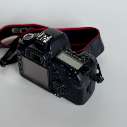 thumbnail-5 for Canon 5D Mark II - 24-105mm Lens w/ Speed Lite & Battery Grip