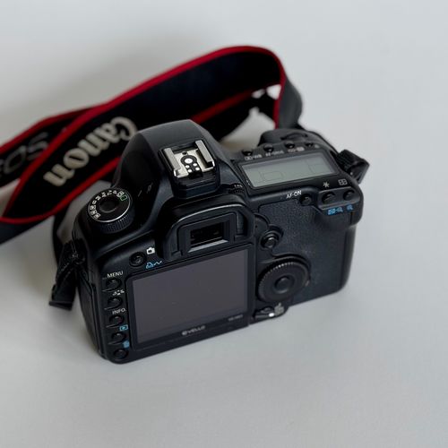 thumbnail-4 for Canon 5D Mark II - 24-105mm Lens w/ Speed Lite & Battery Grip