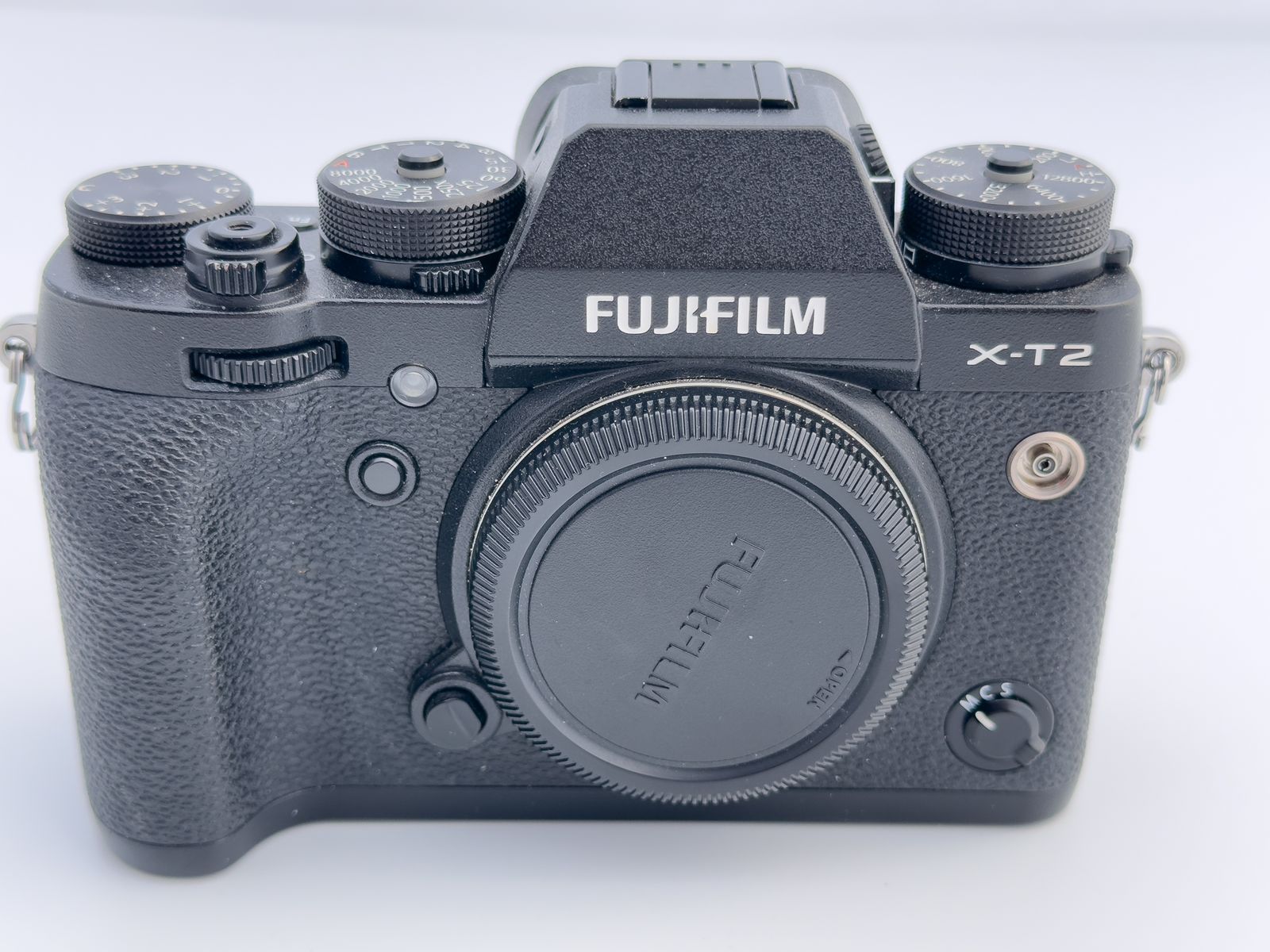 FUJI FILM X−T2 シャッター数500未満 - カメラ