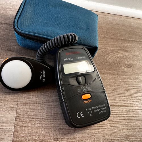 Lux Meter Mastech MS6610 w/ case