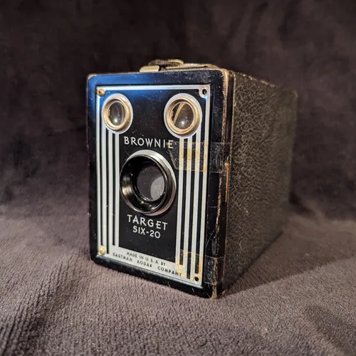 thumbnail-0 for Kodak Brownie Target Six-20 - Vintage 50's - 620 Film - Includes Accessories