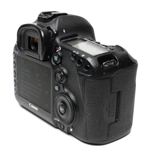 thumbnail-3 for Canon EOS 5D Mark III body