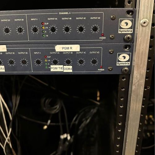 thumbnail-1 for Symetrix 581E - Distribution Amplifier with 4 Inputs and 16 Outputs on Euroblock Connectors