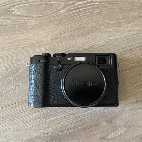 Fujifilm Fuji X100F Digital Camera (Black)