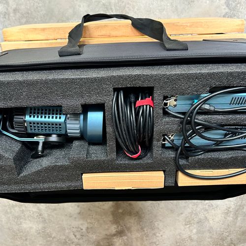 Intellyteck Light Canon x100 Two-light Kit | Bowens Mount + Bi-Color + Fresnel in a roller case 