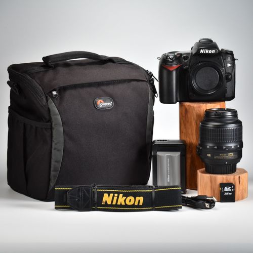 Nikon D90 SLR Digital Camera 12.3MP 18-55mm Lens HD Video 32GB SD 14467 Clicks