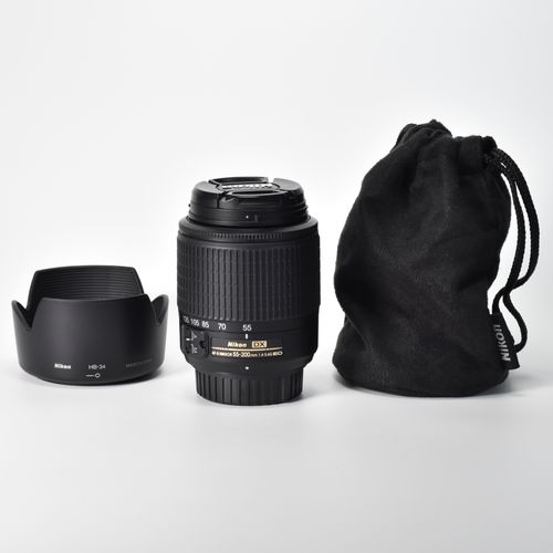 Nikon AF-S DX Zoom-NIKKOR 55-200mm f/4-5.6G ED Lens with HB-34 Hood, Bag Mint