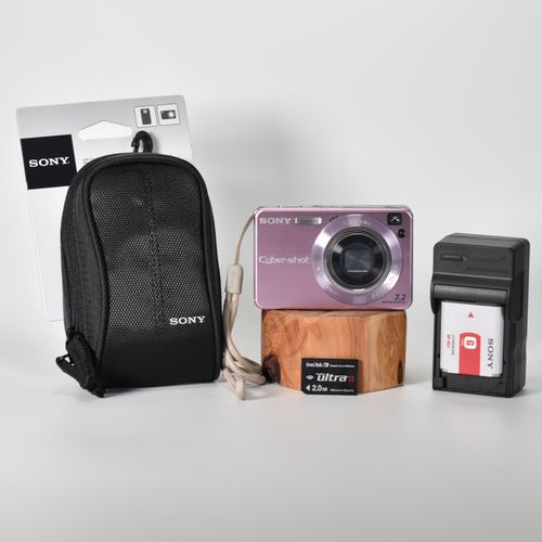 Sony Cyber-shot DSC-W120 Digital Camera 7.2MP 4x Opt Zoom Video 2gb Memory Stick