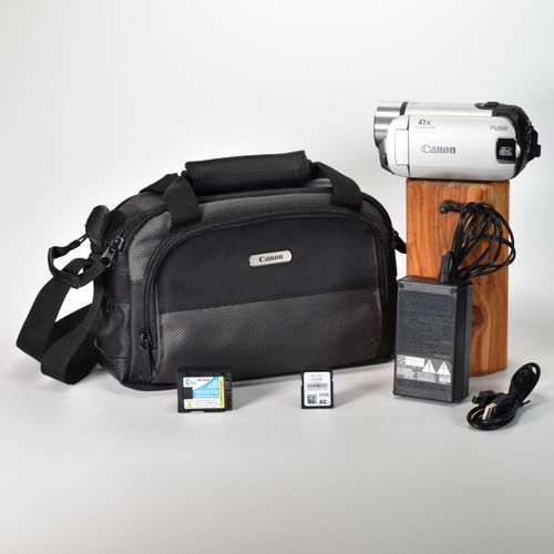 Canon FS300 Flash Memory Camcorder 37x Optical Zoom 32GB SD Card Canon Bag