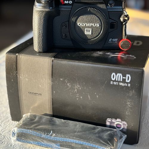 Olympus OM-D E-M1 mark iii + HLD-9 battery grip