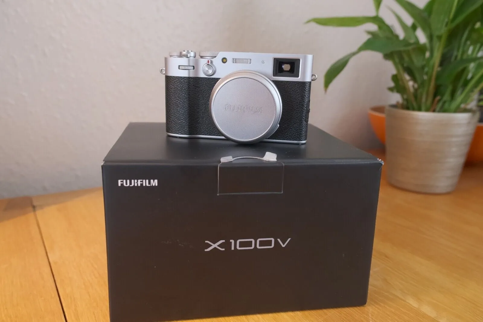 Fujifilm X100V 26.1MP Camera - Silver - With Mist Filter - Less Than 2k  Shutter