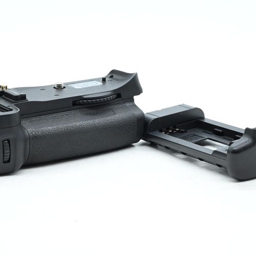 Genuine OEM Nikon MB-D10 Multi Power Battery Grip