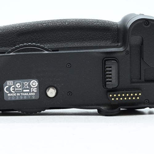 thumbnail-5 for Genuine OEM Nikon MB-D10 Multi Power Battery Grip