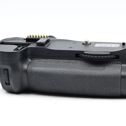 Genuine OEM Nikon MB-D10 Multi Power Battery Grip