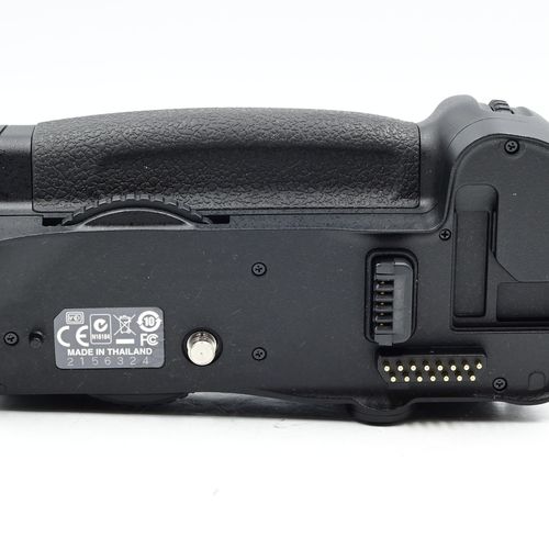 thumbnail-4 for Genuine OEM Nikon MB-D10 Multi Power Battery Grip