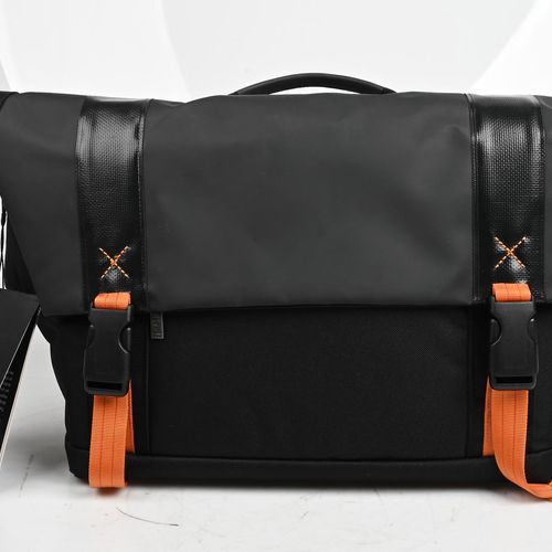 24/7 Traffic Collection DSLR Camera Messenger Bag