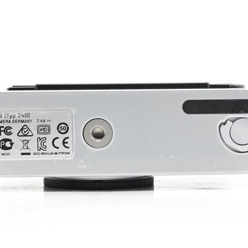 thumbnail-5 for Leica 10771 M Typ 240 24MP Digital Rangefinder Camera Body Silver