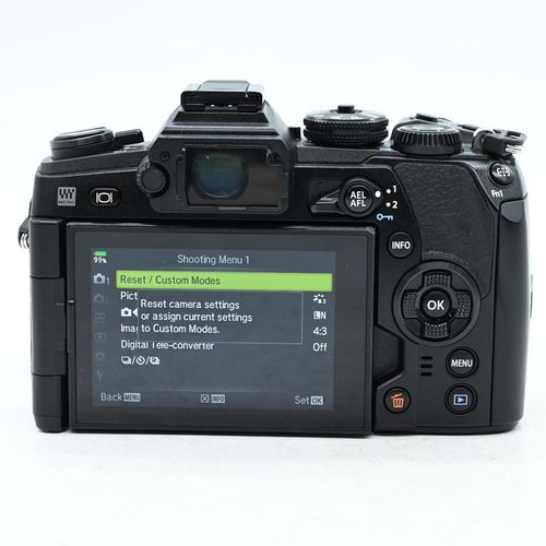 thumbnail-3 for Olympus OM-D E-M1 Mark II 20.4MP Mirrorless Digital Body w/FL-LM3 Flash MFT