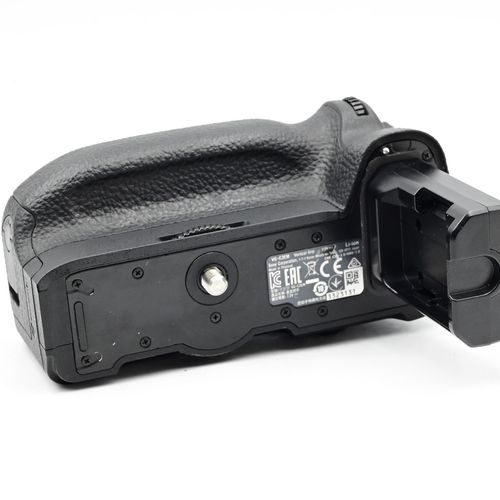 thumbnail-4 for Sony VG-C3EM Vertical Battery Grip for a9, a7RIII, a7III