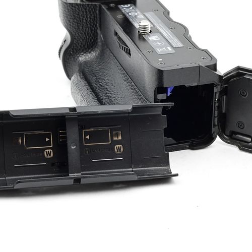 thumbnail-7 for Sony VG-C2EM Vertical Battery Grip for a7 II, a7R II, and a7S II