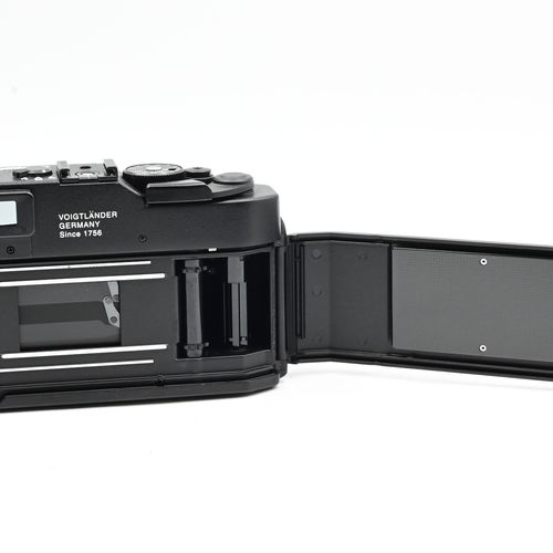 thumbnail-6 for Voigtlander Bessa R2 Rangefinder Film Camera (Leica M Mount)