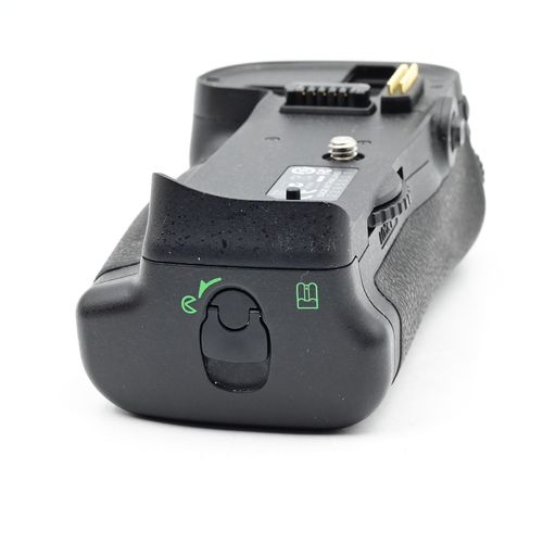thumbnail-1 for Genuine OEM Nikon MB-D10 Multi Power Battery Grip