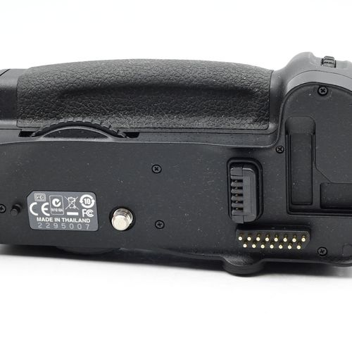 thumbnail-4 for Genuine OEM Nikon MB-D10 Multi Power Battery Grip