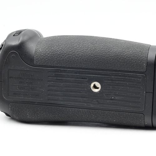 thumbnail-5 for Genuine OEM Nikon MB-D10 Multi Power Battery Grip