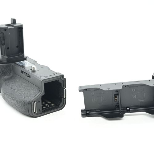 thumbnail-6 for Sony VG-C4EM Vertical Grip (for Alpha 1, a7 IV, a7R IV, a7S III, a9 II)