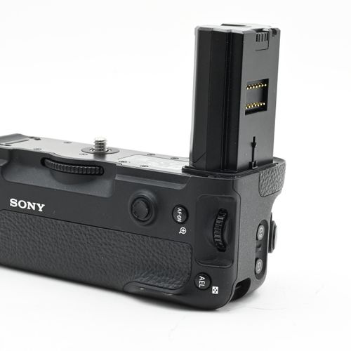 thumbnail-3 for Sony VG-C3EM Vertical Battery Grip for a9, a7RIII, a7III
