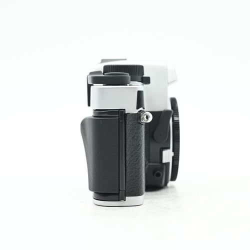 thumbnail-1 for Leica R6.2 Chrome SLR Camera Body