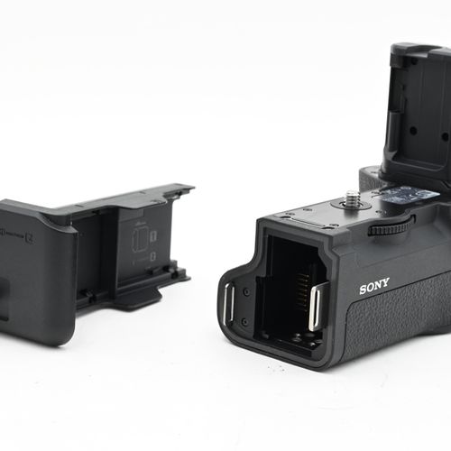 thumbnail-2 for Sony VG-C4EM Vertical Grip (for Alpha 1, a7 IV, a7R IV, a7S III, a9 II)