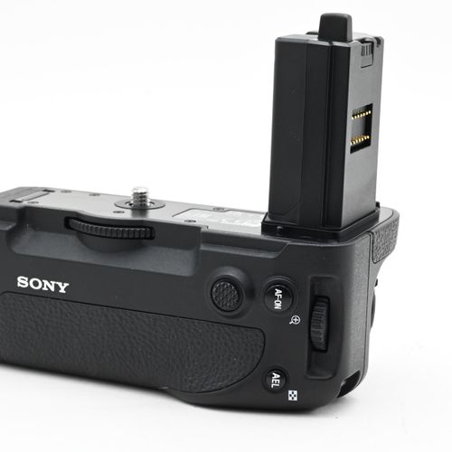 thumbnail-3 for Sony VG-C4EM Vertical Grip (for Alpha 1, a7 IV, a7R IV, a7S III, a9 II)