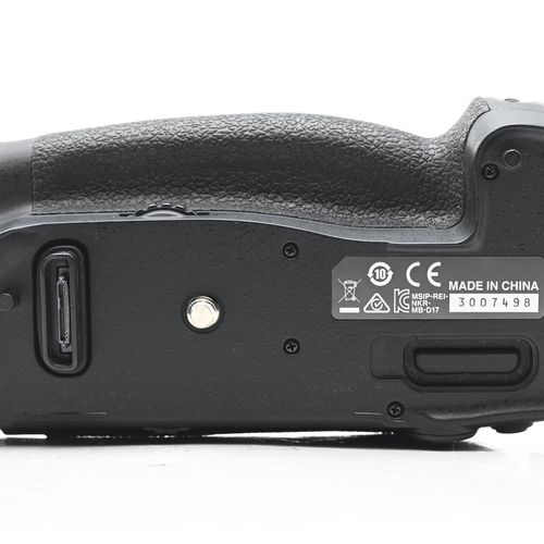 thumbnail-4 for Nikon MB-D17 Multi Power Battery Pack for Nikon D500