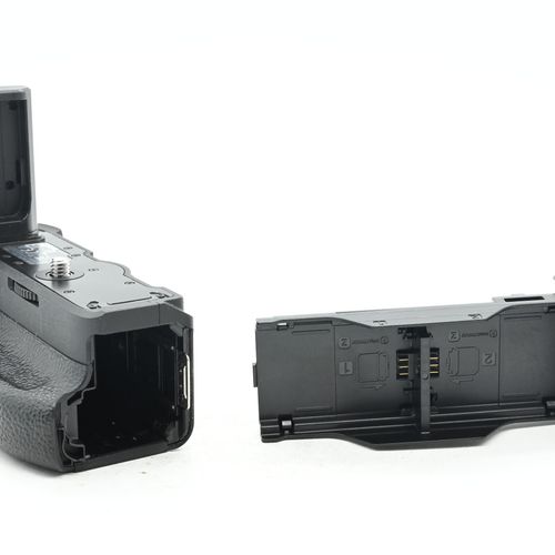 thumbnail-6 for Sony VG-C3EM Vertical Battery Grip for a9, a7RIII, a7III