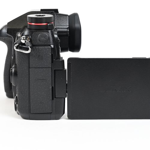 thumbnail-3 for Panasonic Lumix DC-G9 20.3MP Mirrorless MFT Digital Camera Body