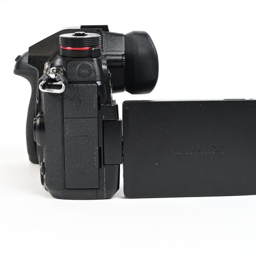 thumbnail-3 for Panasonic Lumix DC-G9 20.3MP Mirrorless MFT Digital Camera Body