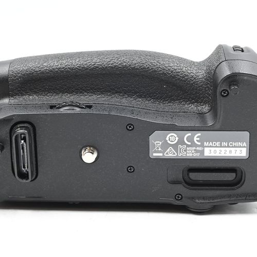 thumbnail-4 for Nikon MB-D17 Multi Power Battery Pack for Nikon D500