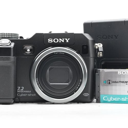 Sony Cyber-Shot DSC-V3 7.2 MP Digital Camera w/4x Zoom