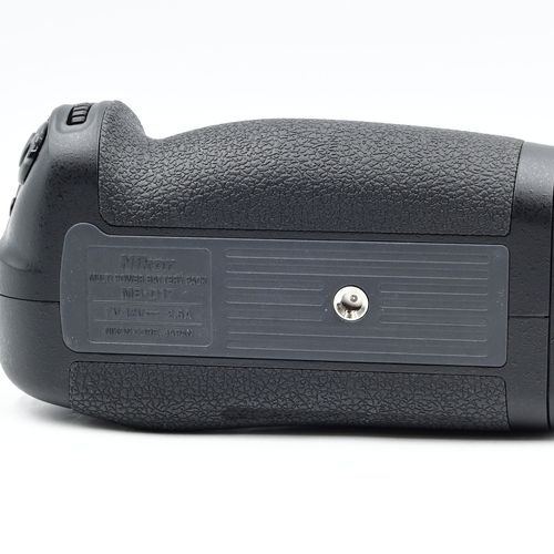 thumbnail-6 for Nikon MB-D17 Multi Power Battery Pack for Nikon D500