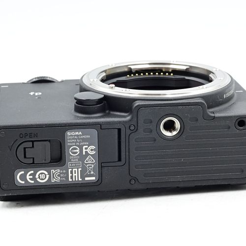 thumbnail-6 for Sigma fp 24.6mp Mirrorless Digital Camera Leica L-Mount + LVF-11 Viewfinder