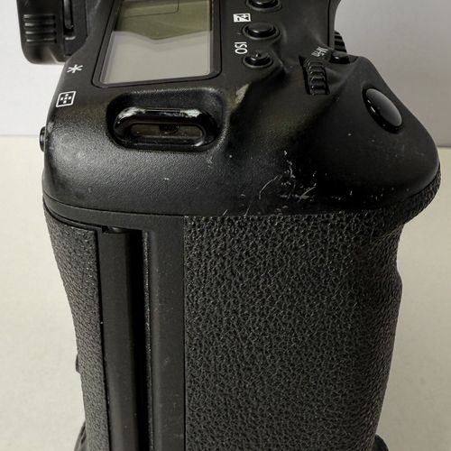 thumbnail-4 for Canon EOS-1DX Camera Body