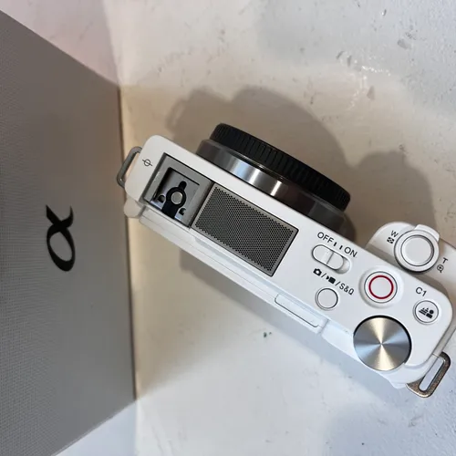 thumbnail-8 for Sony Alpha ZV-E10 - White  BODY ONLY plus Smallrig 1/2 cage, 3 extra batteries & charger