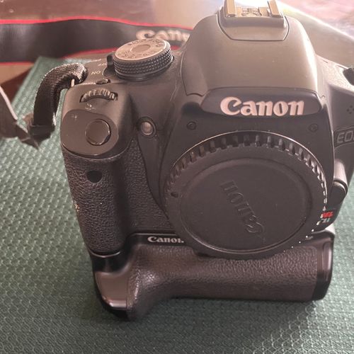 Canon EOS Rebel T1i Digital SLR Camera 15.1MP Canon 18-55mm Lens