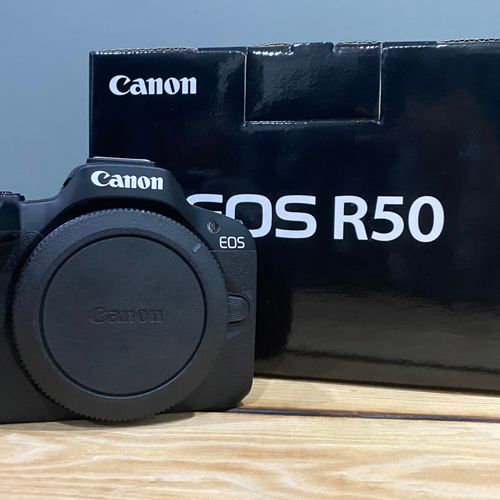 Canon R50