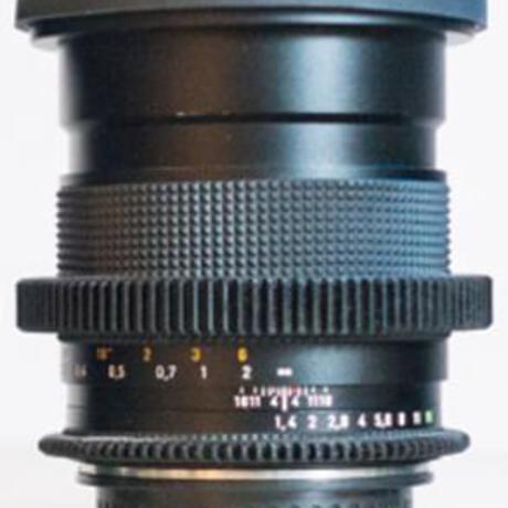 thumbnail-0 for Contax Zeiss 28mm f2 T* AEG lens (The Hollywood)