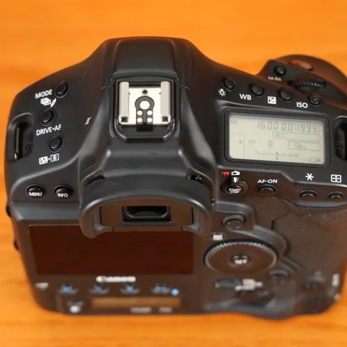thumbnail-8 for Canon EOS-1DX Mark II - 20.2MP w/ 128GB CFast card & Reader