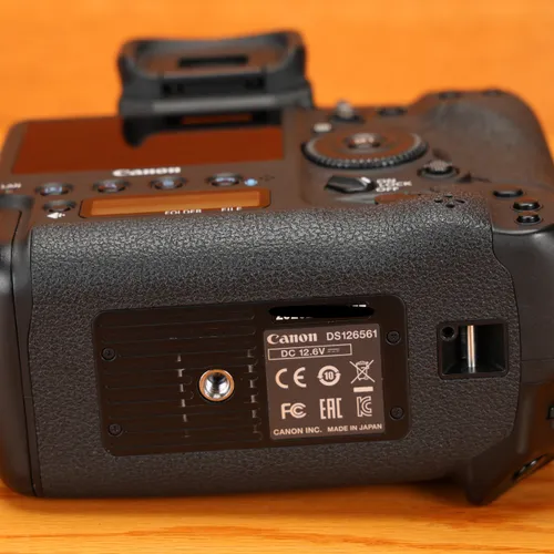 thumbnail-10 for Canon EOS-1DX Mark II - 20.2MP w/ 128GB CFast card & Reader