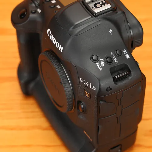 thumbnail-12 for Canon EOS-1DX Mark II - 20.2MP w/ 128GB CFast card & Reader
